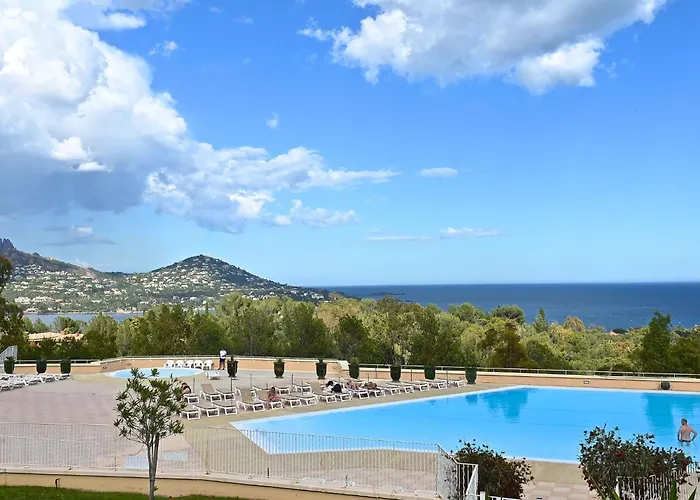 L'esquinade - F3 113 By Interhome Saint-Raphaël
